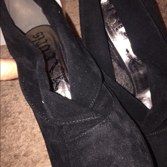 Rebels Willow Black Suede Bootie NWT - Picture 7 of 7